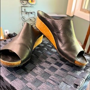 Birkenstock Papillo slides /mules with wedge heel and open toe. Size 42